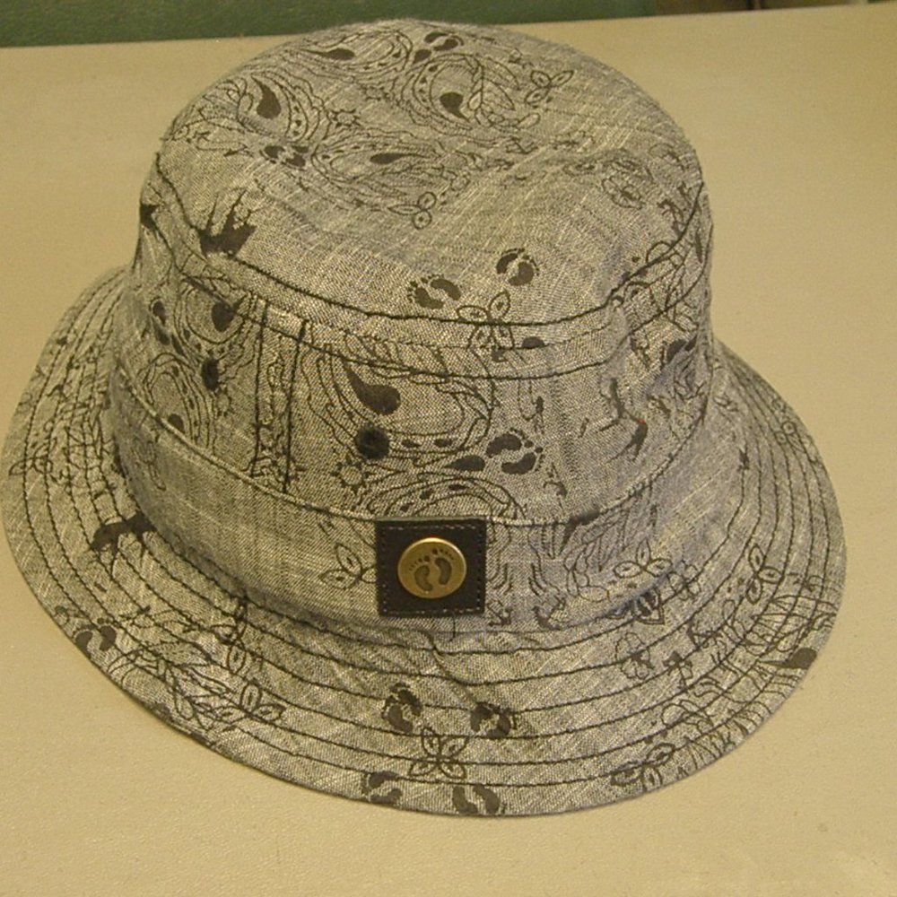 Classic hang ten bucket hat is a real head turner